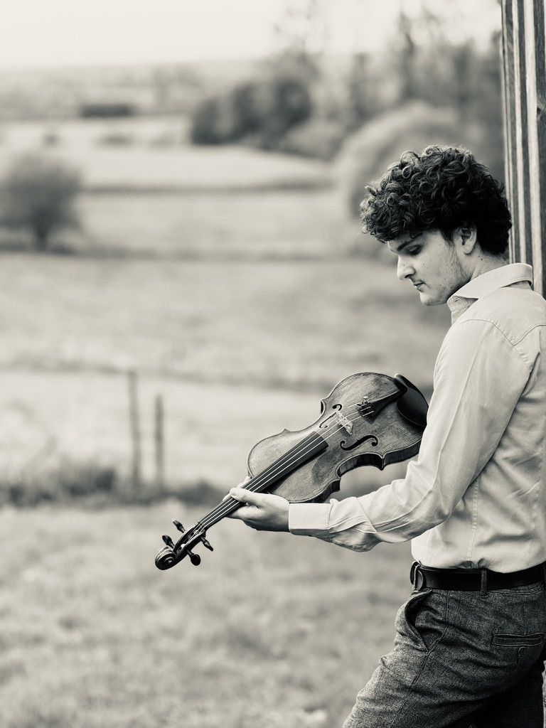 Lukas Vanbeckevoort, Violin